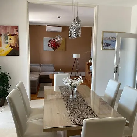 Viki Apartment Lozovac