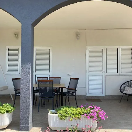Viki Apartment Lozovac