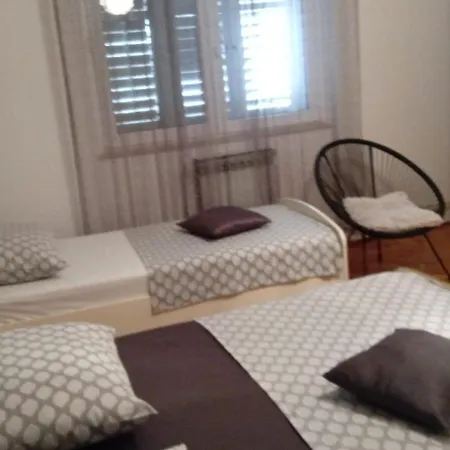 Viki Apartment *