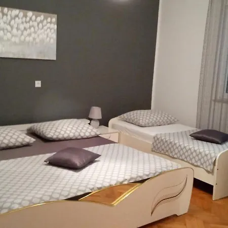 Apartment Viki Lozovac